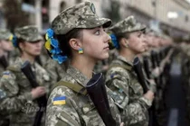 Phát sốt nhan sắc nữ binh sĩ Quân đội Ukraine