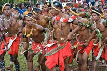 Chuyện kinh hoàng ở nơi bé gái 6 tuổi đã thành... đàn bà 