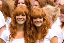 Hình ảnh khó tin trong lễ hội tóc đỏ dị nhất thế giới