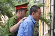 Biến xe cứu thương thành xe chở...Beo Lửa, chi Gấu Ngựa