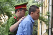 Biến xe cứu thương thành xe chở...Beo Lửa, chi Gấu Ngựa