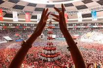 Loạt ảnh gây choáng váng tại lễ hội tháp người