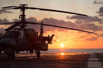 Lãng mạn cảnh tàu sân bay Kuznetsov đón hoàng hôn gần Syria