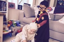 Xem bé biến hình thành những nhân vật giả tưởng