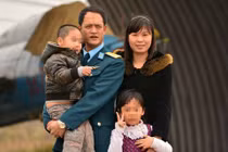 Đấu giá giàn hoa lan của liệt sĩ phi công Khuất Mạnh Trí