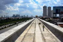 Sai phạm tại tuyến Metro số 1: Nên "xoay trục" từ tàu điện sang xe buýt