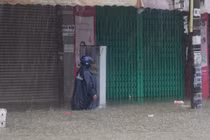 Mưa lũ nhấn chìm 23 nghìn nhà, gần 2 nghìn hộ di dời khẩn cấp