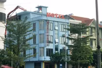 Nữ sinh bị xâm hại tập thể: Ngỡ ngàng sự thật “bố nuôi“