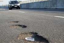 Tạm dừng thu phí cao tốc 34.000 tỷ do bong tróc, “ổ gà”