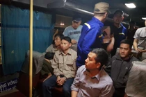 Quảng Ninh: Bắt quả tang 9 công nhân TKV “xóc đĩa” trên ô tô