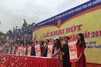 Ngắm chữ “Rồng múa, phượng bay” tại lễ khai bút đền Chu Văn An