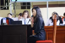 Xét xử vụ đánh bạc nghìn tỷ: Chị họ Phan Sào Nam khóc hối hận