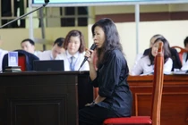 Xét xử vụ đánh bạc nghìn tỷ: Chị họ Phan Sào Nam khóc hối hận
