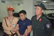 Quảng Ninh: Thản nhiên chở 100 bánh heroin trên xe ô tô BKS Lào