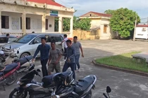 Thiếu tiền đánh bạc, dùng dao chặt chuối chém vợ, con dâu