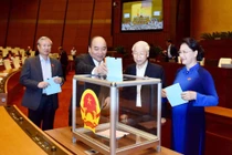 Bộ trưởng Phùng Xuân Nhạ đứng đầu danh sách phiếu “tín nhiệm thấp“