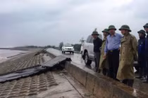 Bão Sơn Tinh giật cấp 10 đổ bộ đất liền: Hoãn họp, cấm biển, di dân ứng phó