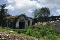 Rợn người phát hiện xác chết phân hủy trong căn nhà hoang