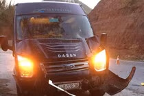 Hai bố con tử vong thương tâm khi va chạm xe khách