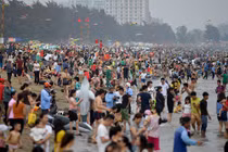 Phát hoảng những bãi biển “nêm chặt người” từ Bắc chí Nam