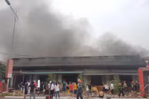 Kinh hoàng cháy 5 quán karaoke ở Móng Cái