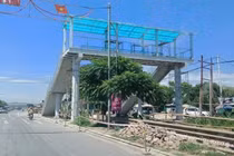 Cầu vượt đường sắt “kỳ lạ” ở Thanh Hóa: Phó Thủ tướng yêu cầu xử lý