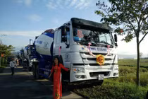 Sếp điều động cả đoàn xe trộn bê tông đi rước dâu nhân viên