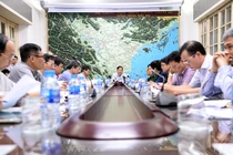 Bão Sơn Tinh sắp đổ bộ: Vẫn còn 100 ngư dân ở vùng nguy hiểm