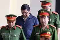 Xét xử ông Phan Văn Vĩnh: “Có thế lực lớn bảo kê, cứ yên tâm làm“