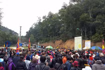 Biển người kéo về Yên Tử, ùn tắc kinh hoàng đường lên non thiêng