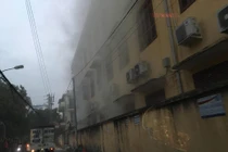 Hải Phòng: Lửa từ đống rác gây cháy trường Tiểu học Đằng Hải