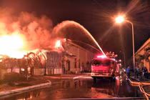 Nhiều xe PCCC Trung Quốc sang dập lửa nhà máy sợi ở Quảng Ninh