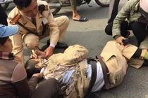 Thái Bình: Bắt khẩn cấp đối tượng rút dao đâm 2 cán bộ CSGT