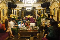 Chơi ma túy trong quán karaoke: PGĐ Agribank Hương Khê bị xử thế nào?