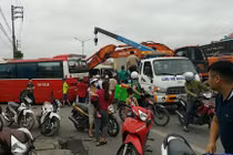 Quảng Ninh: Hai xe khách va chạm khiến 2 người bị thương