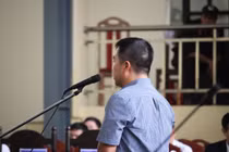 Xét xử vụ đánh bạc nghìn tỷ: Lương 10 triệu đánh bạc 15 tỷ