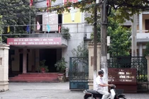 Cách chức Chủ tịch phường vì xác nhận vay vốn thoát nghèo cho vợ