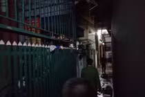 Cận cảnh công an khám xét nhà ông Phan Văn Vĩnh