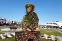 Chết cười vườn tượng 12 con giáp dị dạng ở Quảng Ninh