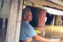 “Quan xã” bòn rút tiền hỗ trợ lũ lụt: Phần trăm “miếng khi đói” có ngon?