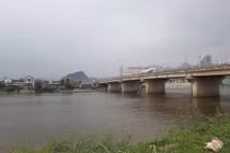 Nữ sinh 15 tuổi nhảy cầu, bạn trai xuống cứu, cả hai chết đuối thương tâm