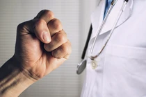 Bộ Y tế vào cuộc làm rõ vụ hành hung bác sĩ ở Yên Bái