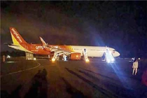 Tổ bay VietJet bị đình chỉ sau sự cố máy bay rơi bánh khi hạ cánh