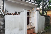 Hàng xóm thất kinh kể lại giây phút chứng kiến con gái tưới xăng, đốt mẹ