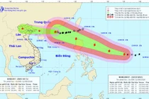 Bão số 5 suy yếu, siêu bão Mangkhut giật cấp 17 hướng vào Bắc Biển Đông