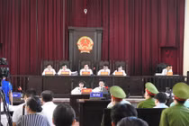 Xử bác sĩ Lương: Tranh cãi trách nhiệm bồi thường các nạn nhân