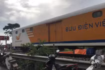 Tai nạn đường sắt ở Nam Định: Ôtô văng xa, 4 người thương vong