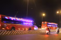 Xe xịn lên ngôi, xe dù hết thời hoành hành