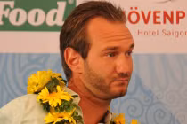 Nick Vujicic nguyện cầu cho Việt Nam mãi sống trong hòa bình