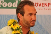 Nick Vujicic nguyện cầu cho Việt Nam mãi sống trong hòa bình